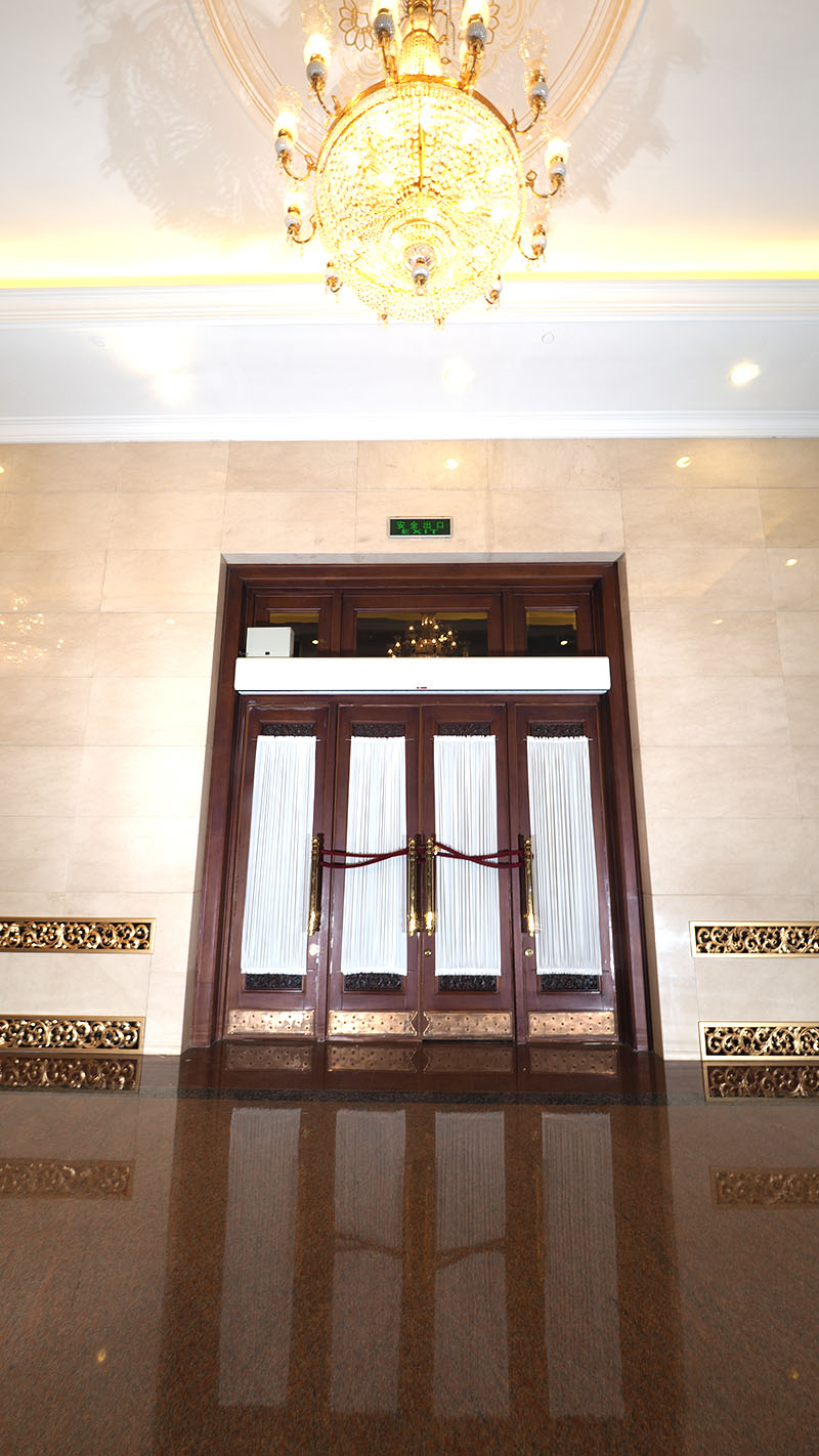 全國(guó)政協(xié)禮堂選用康平空調(diào)明裝電熱風(fēng)幕